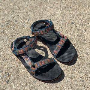 Women’s revamp sandals
